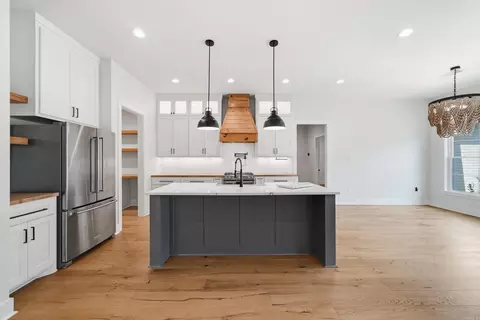 Kitchen - 5624 Westminster Ave, Benton, AR 72019 photo 2 of 8