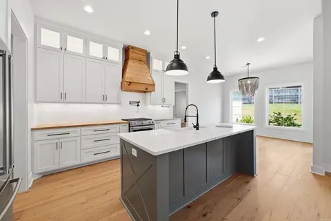 Kitchen - 5624 Westminster Ave, Benton, AR 72019 photo 3 of 8