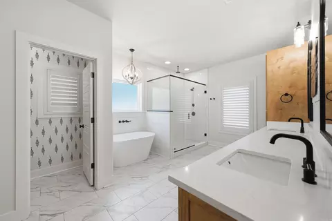 Bath - 5624 Westminster Ave, Benton, AR 72019 photo 1 of 10