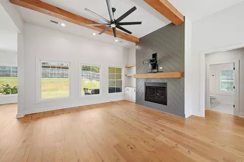 Living - 5624 Westminster Ave, Benton, AR 72019 photo 2 of 4