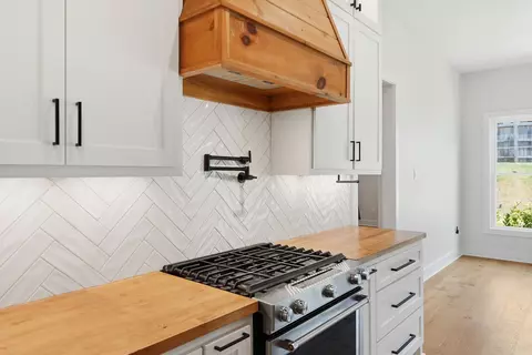 Kitchen - 5624 Westminster Ave, Benton, AR 72019 photo 6 of 8