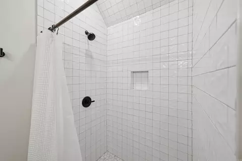 Bath - 5624 Westminster Ave, Benton, AR 72019 photo 10 of 10