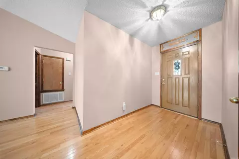 Entry Way - 2012 Cherry Creek Cir, Bryant, AR 72022 photo 1 of 4