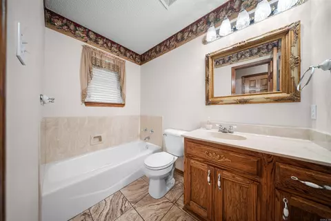 Bath - 2012 Cherry Creek Cir, Bryant, AR 72022 photo 1 of 3