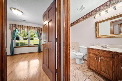 Entry Way - 2012 Cherry Creek Cir, Bryant, AR 72022 photo 3 of 4