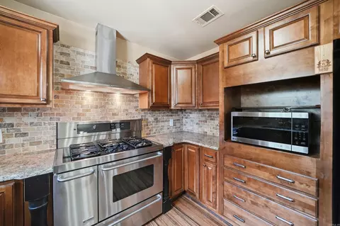 Kitchen - 43 Hidden Valley Dr, Conway, AR 72032 photo 2 of 3