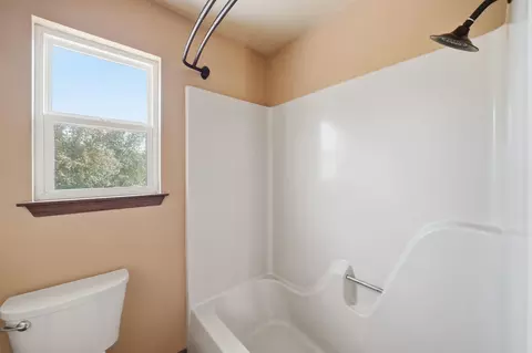 Bath - 43 Hidden Valley Dr, Conway, AR 72032 photo 2 of 5
