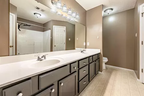 Bath - 1019 Allyson Ave, Bryant, AR 72022 photo 3 of 6