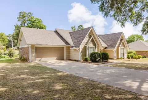 Exterior - 2004 N Fox Trl, Benton, AR 72019 photo 3 of 10
