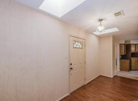 Entry Way - 2004 N Fox Trl, Benton, AR 72019 photo 1 of 2