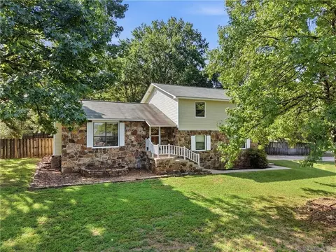 135 High Acres Dr, Russellville, AR 72802