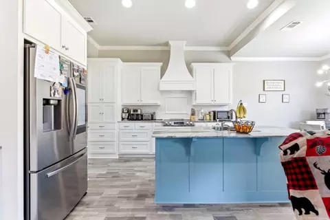 Kitchen - 81 Lakeland Dr, Cabot, AR 72023 photo 3 of 7