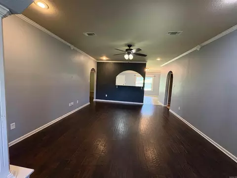 Living - 2025 Shadow Ridge Rd, Conway, AR 72032 photo 2 of 3
