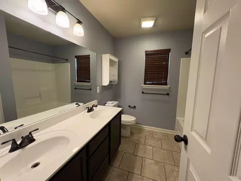 Bath - 2025 Shadow Ridge Rd, Conway, AR 72032 photo 7 of 7