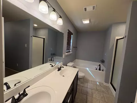 Bath - 2025 Shadow Ridge Rd, Conway, AR 72032 photo 1 of 7