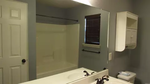 Bath - 2025 Shadow Ridge Rd, Conway, AR 72032 photo 5 of 7