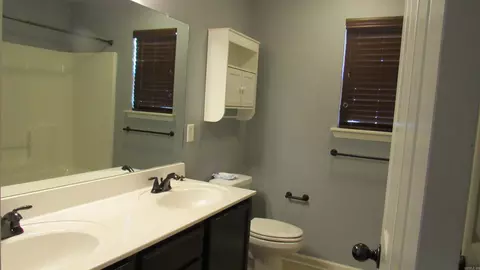 Bath - 2025 Shadow Ridge Rd, Conway, AR 72032 photo 4 of 7