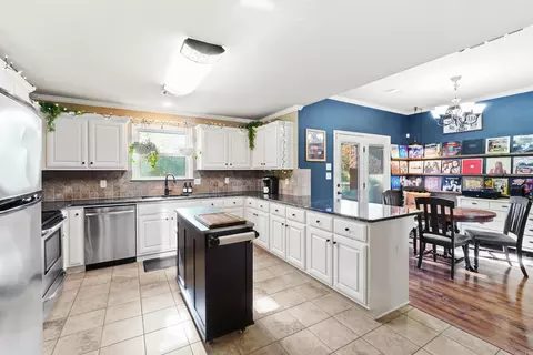 Kitchen - 577 Crepe Myrtle Loop, Cabot, AR 72023 photo 3 of 3