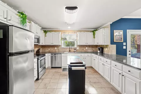 Kitchen - 577 Crepe Myrtle Loop, Cabot, AR 72023 photo 2 of 3