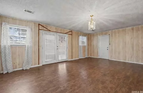 Living - 1623 Dixie St, Benton, AR 72015 photo 4 of 6