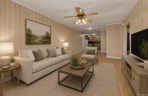 Living - 1623 Dixie St, Benton, AR 72015 photo 2 of 6