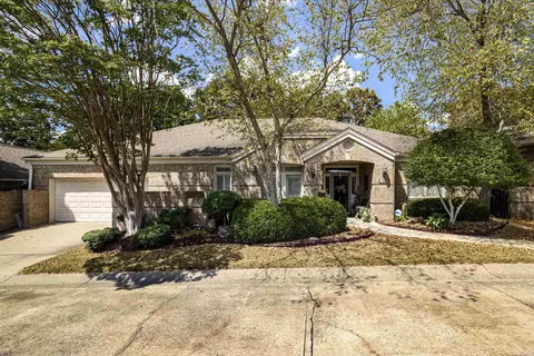55 Hunters Green Cir, Little Rock, AR 72211