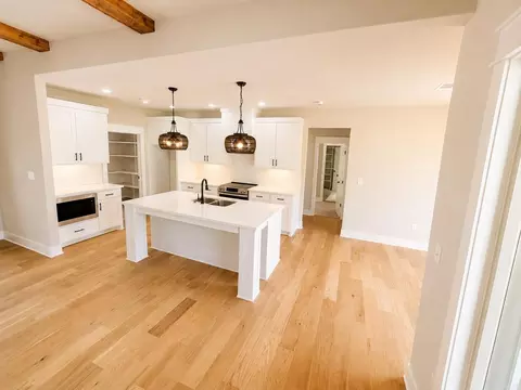 Kitchen - 6856 Detonti, Bauxite, AR 72011 photo 5 of 8