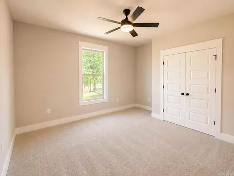 Bedroom - 6856 Detonti, Bauxite, AR 72011 photo 2 of 4