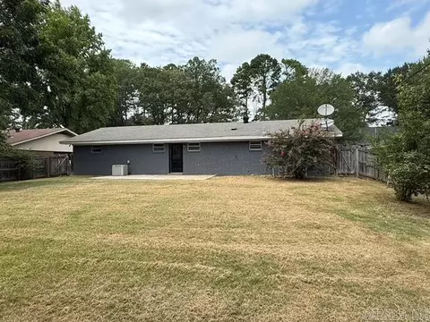 Exterior - 2302 Pine Hill Dr, Pine Bluff, AR 71603 photo 2 of 3