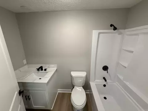 Bath - 2302 Pine Hill Dr, Pine Bluff, AR 71603 photo 4 of 4