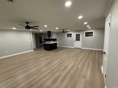 Living - 2302 Pine Hill Dr, Pine Bluff, AR 71603 photo 1 of 2