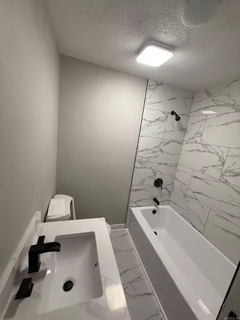 Bath - 2302 Pine Hill Dr, Pine Bluff, AR 71603 photo 2 of 4