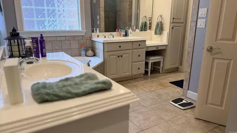 Bath - 3622 Independence Dr, Bryant, AR 72022 photo 1 of 8