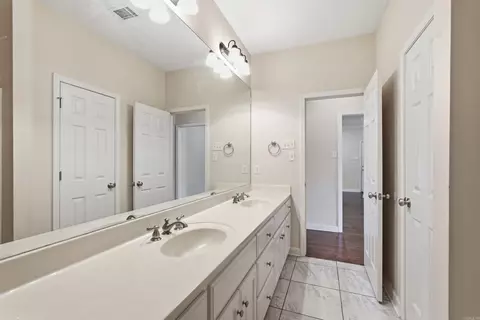 Bath - 1160 Calloway Dr, Conway, AR 72034 photo 7 of 7