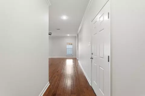 Entry Way - 1160 Calloway Dr, Conway, AR 72034 photo 3 of 5