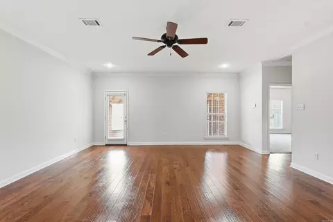 Living - 1160 Calloway Dr, Conway, AR 72034 photo 2 of 4