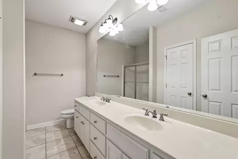 Bath - 1160 Calloway Dr, Conway, AR 72034 photo 5 of 7