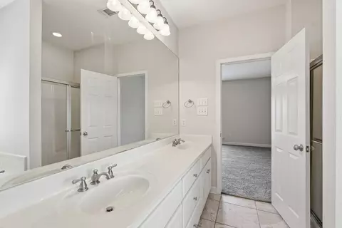 Bath - 1160 Calloway Dr, Conway, AR 72034 photo 4 of 7