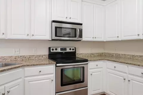 Kitchen - 1160 Calloway Dr, Conway, AR 72034 photo 3 of 7