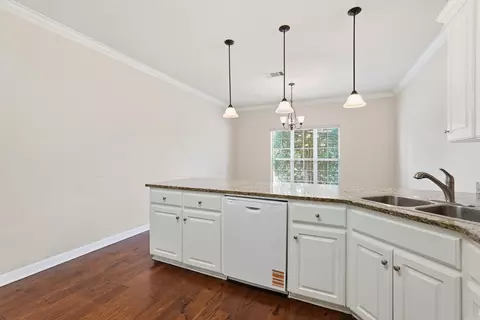 Kitchen - 1160 Calloway Dr, Conway, AR 72034 photo 6 of 7