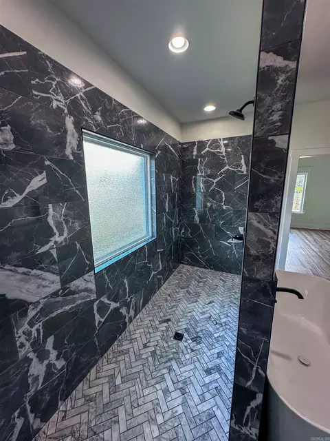 Bath - 9762 E Sardis Rd, Mabelvale, AR 72103 photo 11 of 11