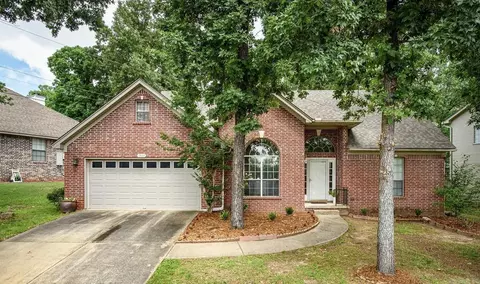 1907 Cherrybend Dr, Little Rock, AR 72211
