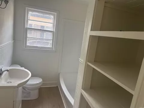 Bath - 2913 S Orlando, Pine Bluff, AR 71603 photo 2 of 2