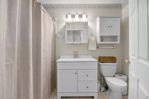 Bath - 716 Hilltop Rd, Alexander, AR 72002 photo 2 of 5