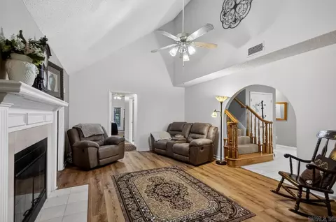 Entry Way - 716 Hilltop Rd, Alexander, AR 72002 photo 4 of 5