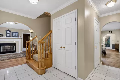 Entry Way - 716 Hilltop Rd, Alexander, AR 72002 photo 3 of 5