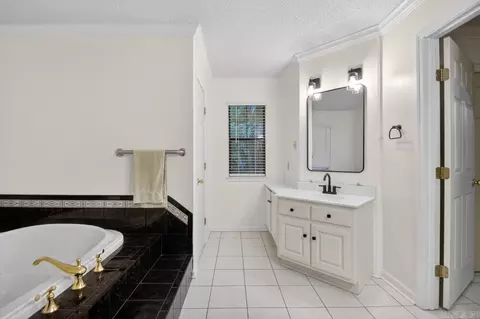 Bath - 716 Hilltop Rd, Alexander, AR 72002 photo 4 of 5