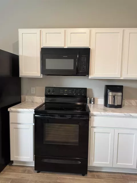 Kitchen - 27 Sun Drenched Trl, Conway, AR 72032 photo 1 of 3