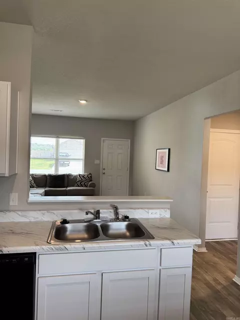 Kitchen - 27 Sun Drenched Trl, Conway, AR 72032 photo 3 of 3