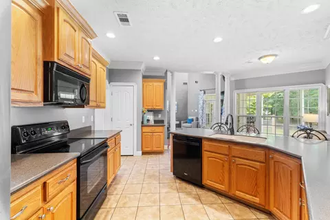 Kitchen - 13 Mckenzie Trl, Conway, AR 72032 photo 2 of 2